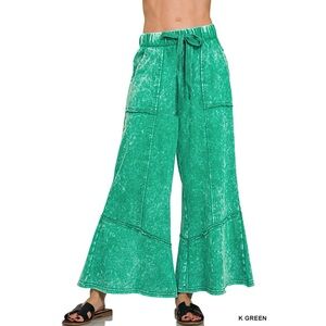 NWT Zenana Ladies KELLY GREEN  EXPOSED-SEAM FLARE HEM PANTS WITH POCKETS - SM MD
